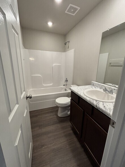 Building Photo - 1075 S Nighthawk Ln