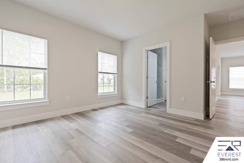 Building Photo - 8 Red Oak Pl