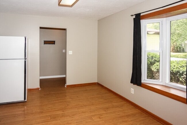 Building Photo - Brick Ranch and Fenced Yard in Decatur Twp!