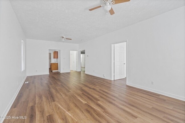 Building Photo - 116 Hannah Pickett 7th Ave