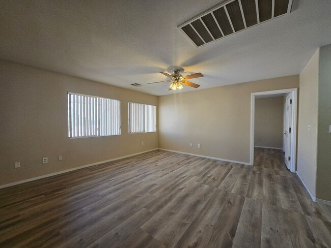 Building Photo - 2 Story Home with 5 Bedrooms