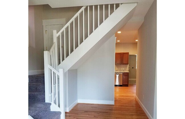 Building Photo - 3261 Bishop St