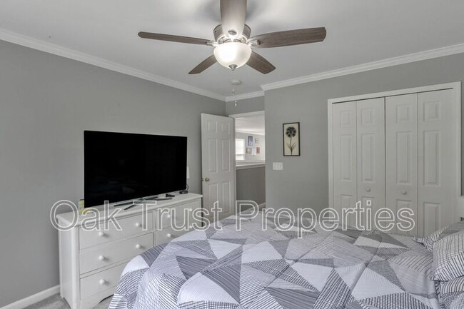 Building Photo - 9041 Maple Grove Dr