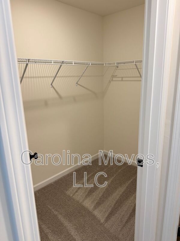 Building Photo - 903A Gibbons Street