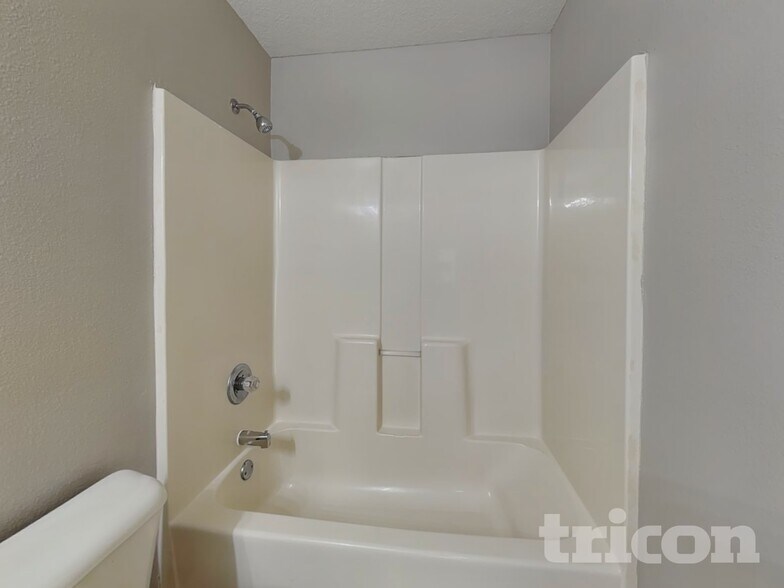 Building Photo - 10432 Boyette Creek Blvd