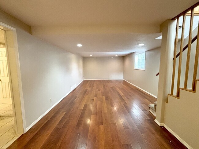 Building Photo - 1201 E 5600 S