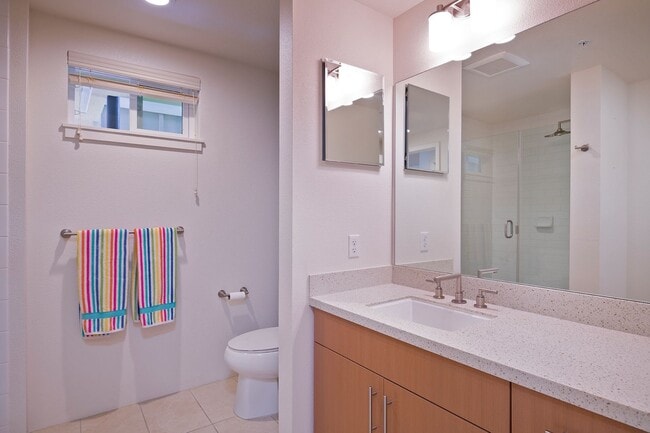 Building Photo - 2 bedroom 2 bath with 2 covered parking Kailua