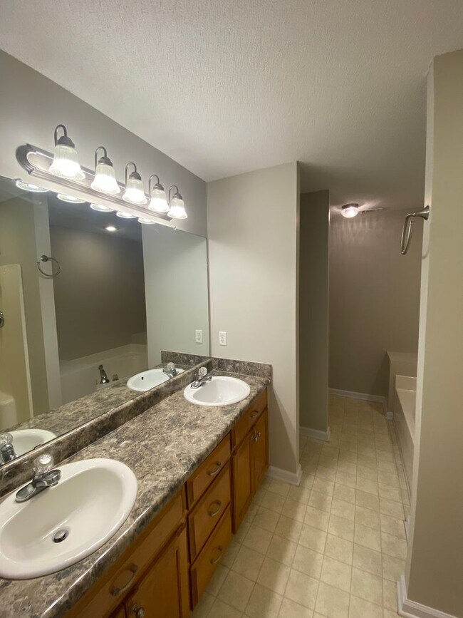 Building Photo - 204 Wembley Dr