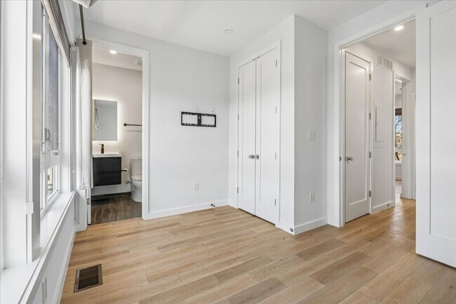 Building Photo - 810 13th St NE