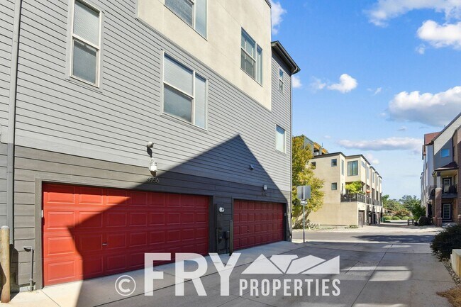 Building Photo - Beautiful 3 Bedroom Townhome in Belmar