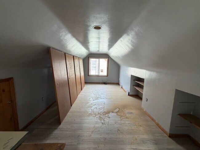 Building Photo - For Lease: Totally updated 3 Bedroom 1 Bath Welcome Section 8