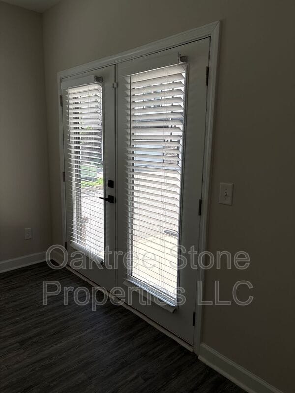 Building Photo - 2591 Ocean Dr NW