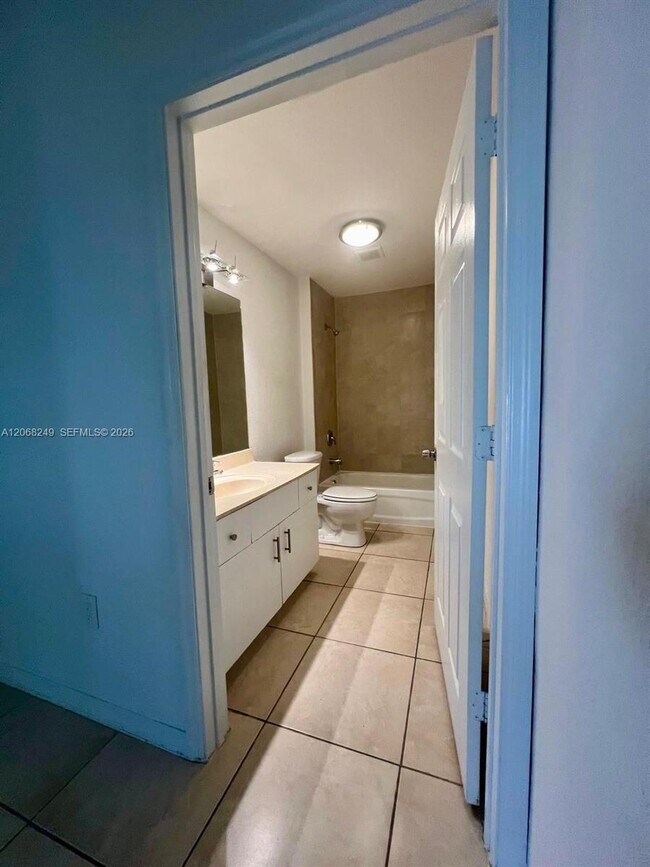 Building Photo - 3824 SW 48th Ave
