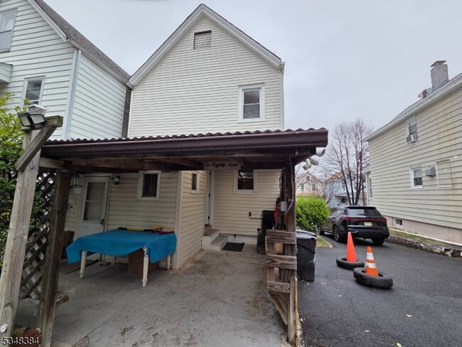 Building Photo - 289 Burgess Pl