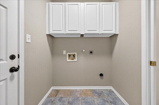 Building Photo - 7414 Lake Micala Dr
