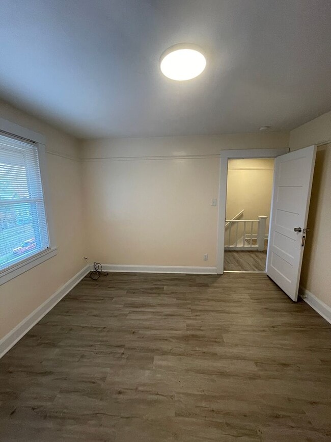 Building Photo - 825 N 6th St