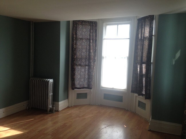 Interior Photo - 261 Grand St