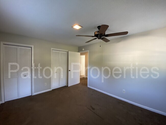 Building Photo - West Columbia Home