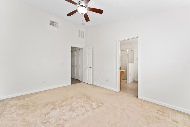 Building Photo - Nice 3/2.5 Townhouse in Enclave at Moss Pa...