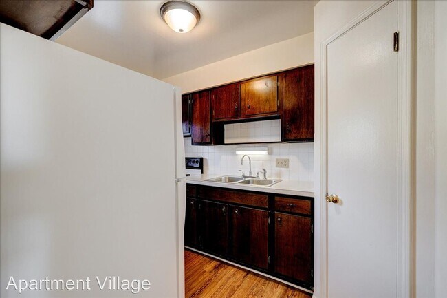 Building Photo - 2 br, 1 bath House - 2910 Ravenswood Dr