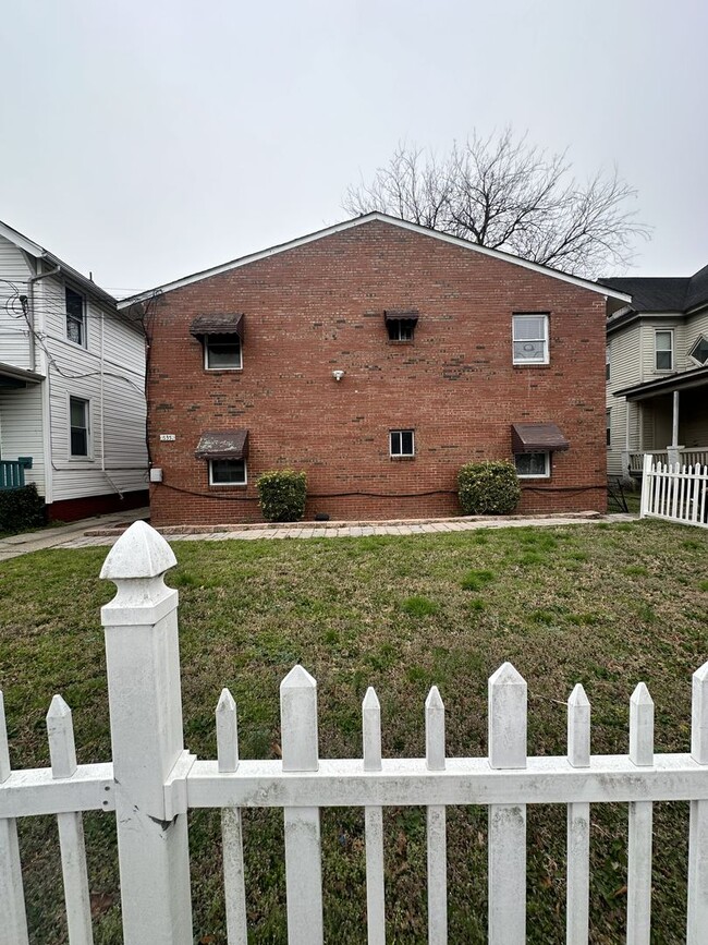 Building Photo - 635 W 26th St