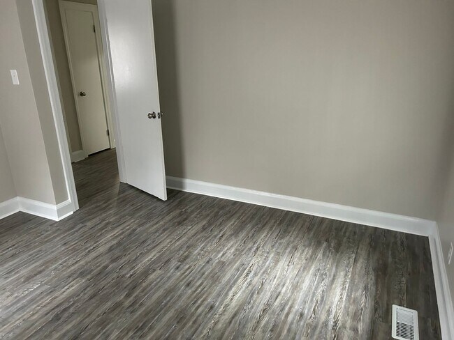 Building Photo - 3 bedroom, two bath home for rent