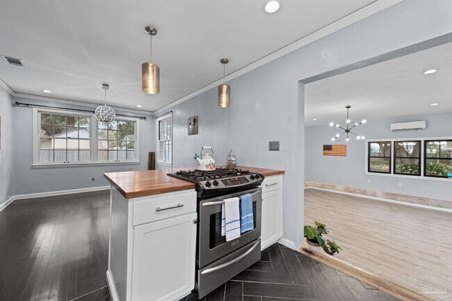 Building Photo - 1111 S Old Corry Field Rd