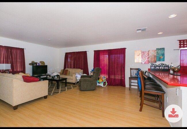 Building Photo - Beautiful spacious 4-bedroom, 2.5-bath hom...