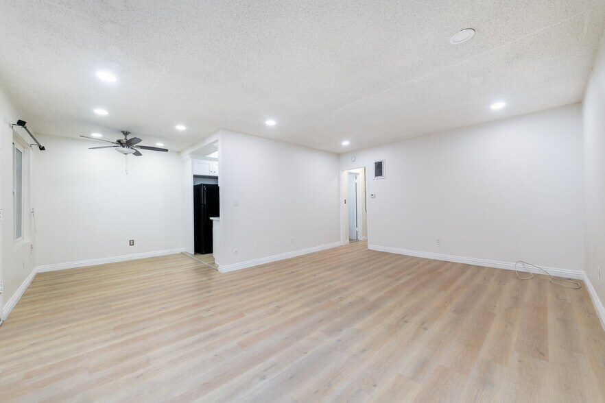 Building Photo - 1908 Clinton St