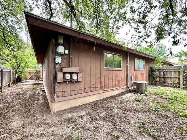 Building Photo - 2307 Singletree Ave
