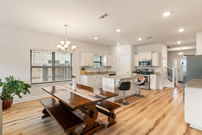 Building Photo - 224 Baycliff Dr