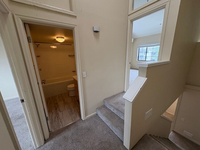 Building Photo - Top Floor 2 Bed 1.5 Bath Two Story Condo I...