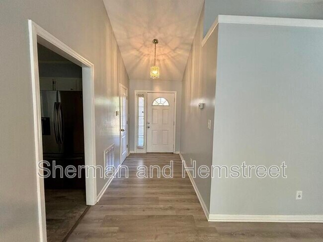 Building Photo - 666 Wellington Dr