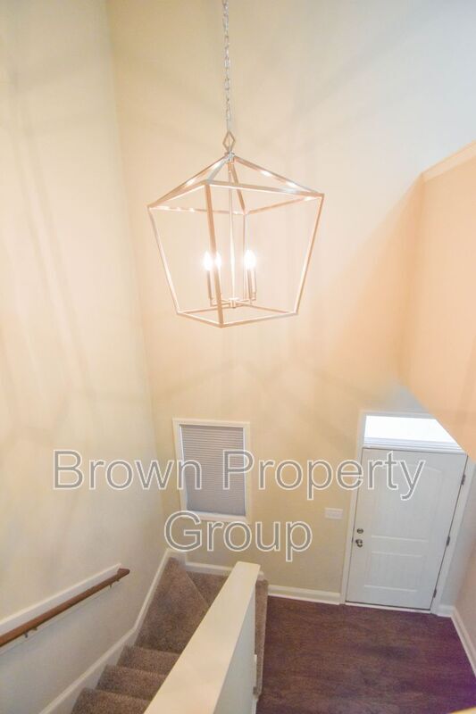 Building Photo - 915 Carolina Ave