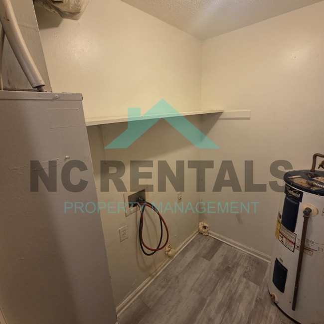 Building Photo - 2559 Green Oaks Ct SE
