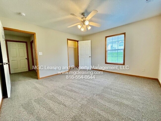 Building Photo - Beautiful Ranch-Style Duplex in Peculiar, MO - Available 09/22/26