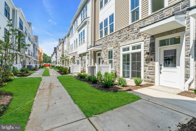 Building Photo - 8102 Donatello Dr