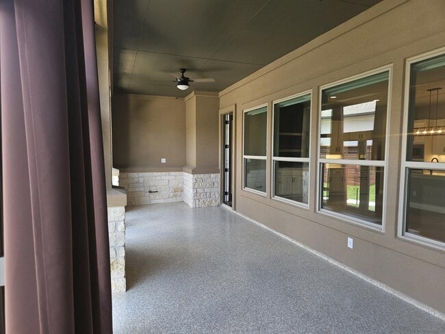 Building Photo - 904 Indian Hawthorne Dr
