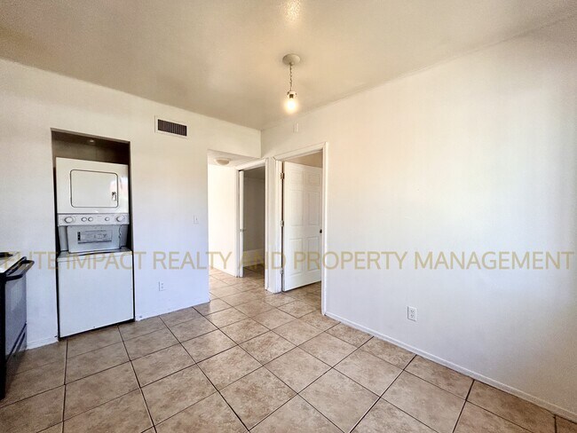 Building Photo - 1312 W Yavapai St