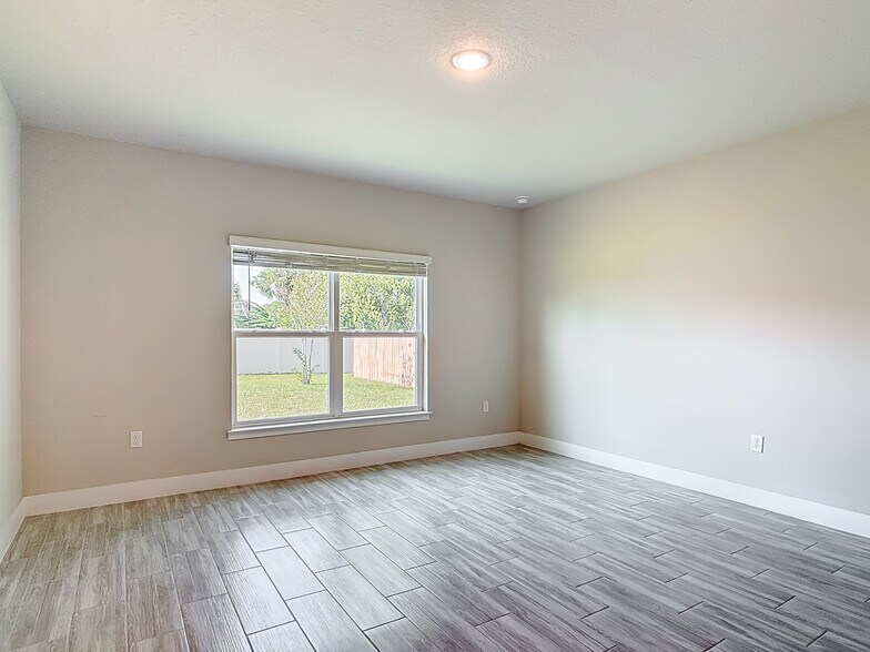 Building Photo - 60 Ballenger Ln