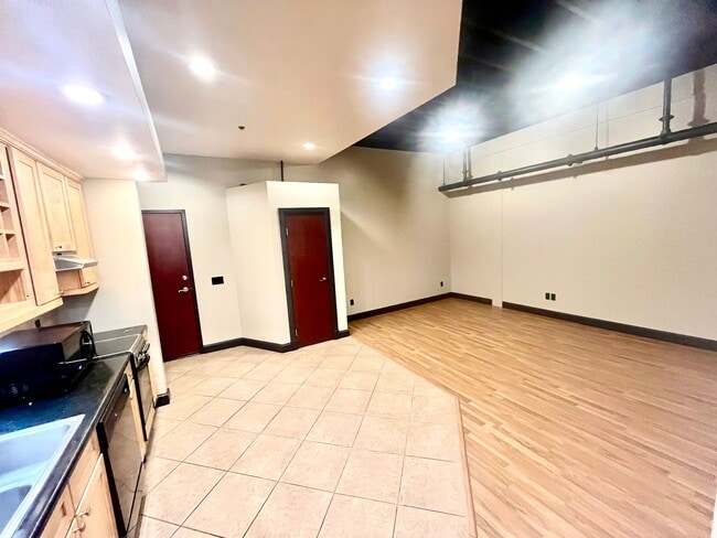 Building Photo - Beautiful Loft in Downtown Springfield