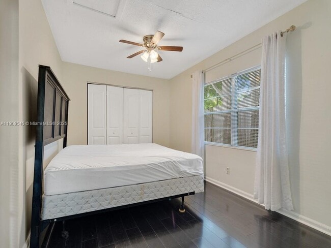 Building Photo - 1650 5th Ave