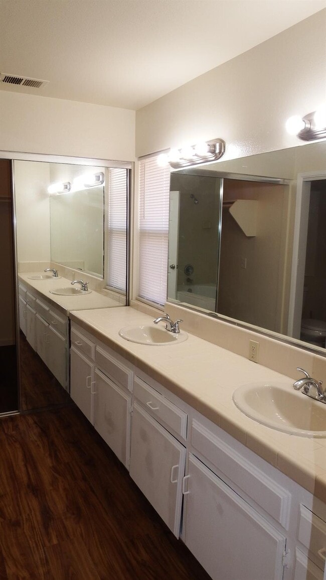 Building Photo - 7808 Walnut Grove Ct