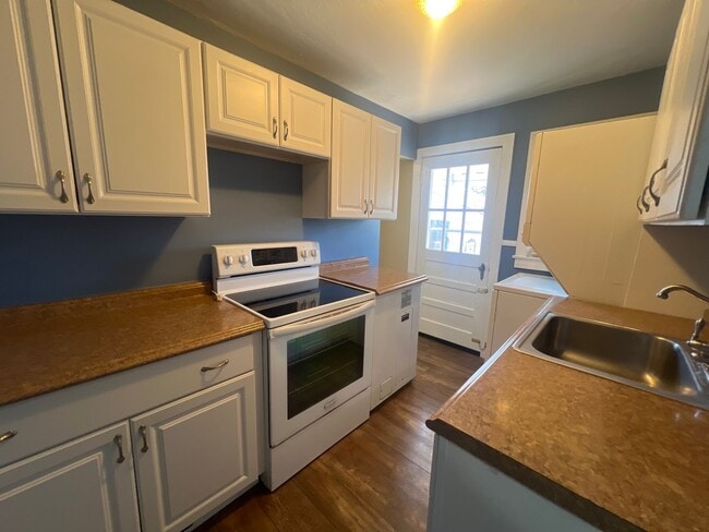 Building Photo - SHERWOOD FOREST