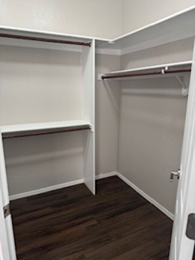 Building Photo - Charming 3 Bedroom 2 Bathroom With Den Hom...