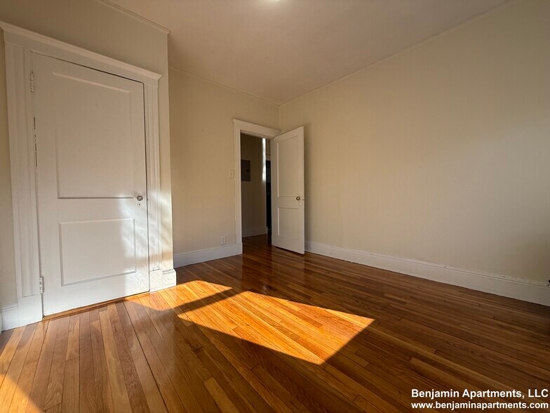 Building Photo - 5 Vinal St