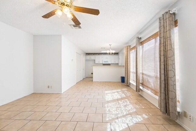 Building Photo - 8430 Cranberry Hill