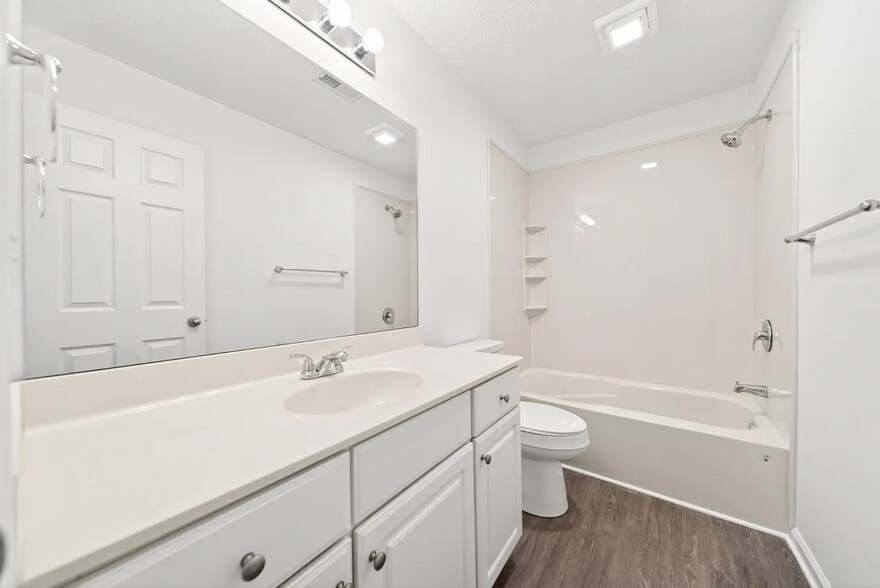 2nd Bath - 1036 Monticello Pl