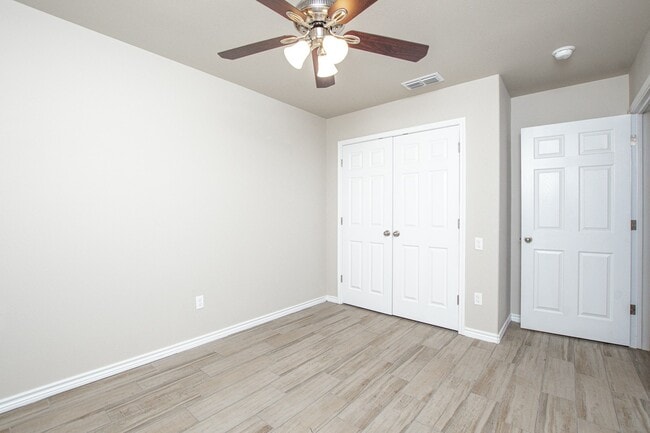 Building Photo - 2551 Leroy Ln