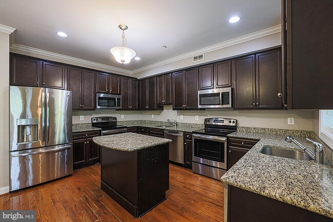 Building Photo - 3709 Fords Ln